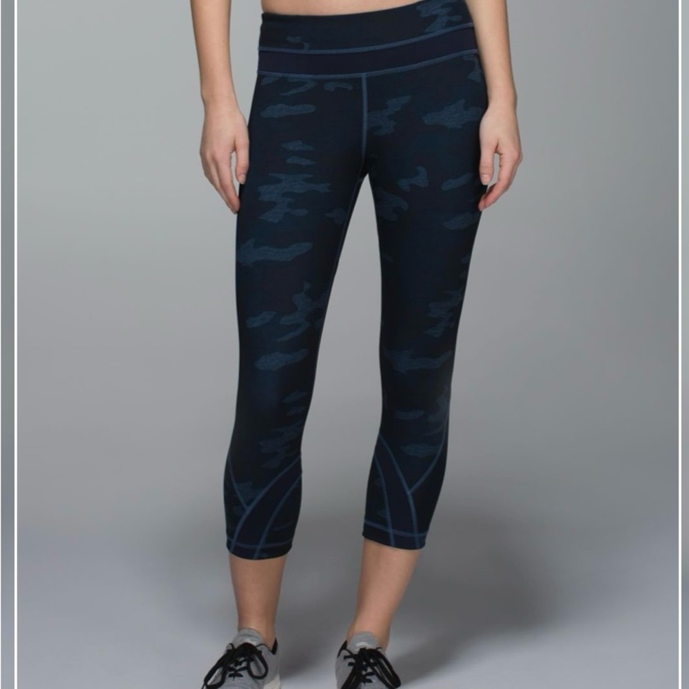 6 Lululemon LIKE NEW Run Inspire Crop II Luxtreme Savasana Camo Leggings